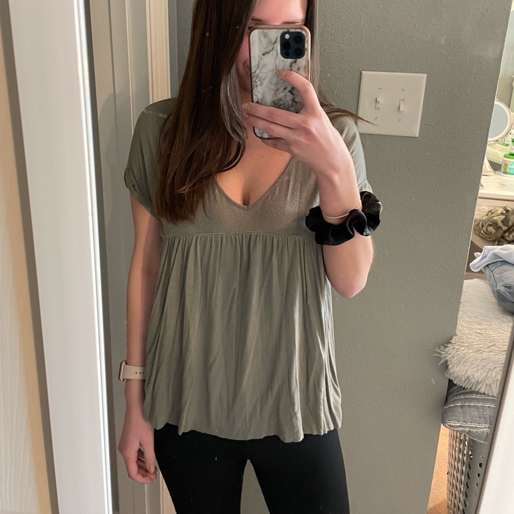 Green lightweight t-shirt